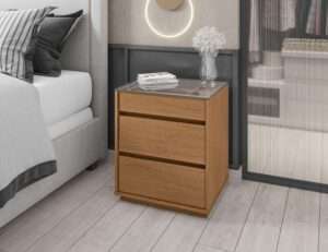 MESA DE NOCHE BELIZE CON 3 GAVETAS Y TOPE DE CRISTAL COLOR CEDAR