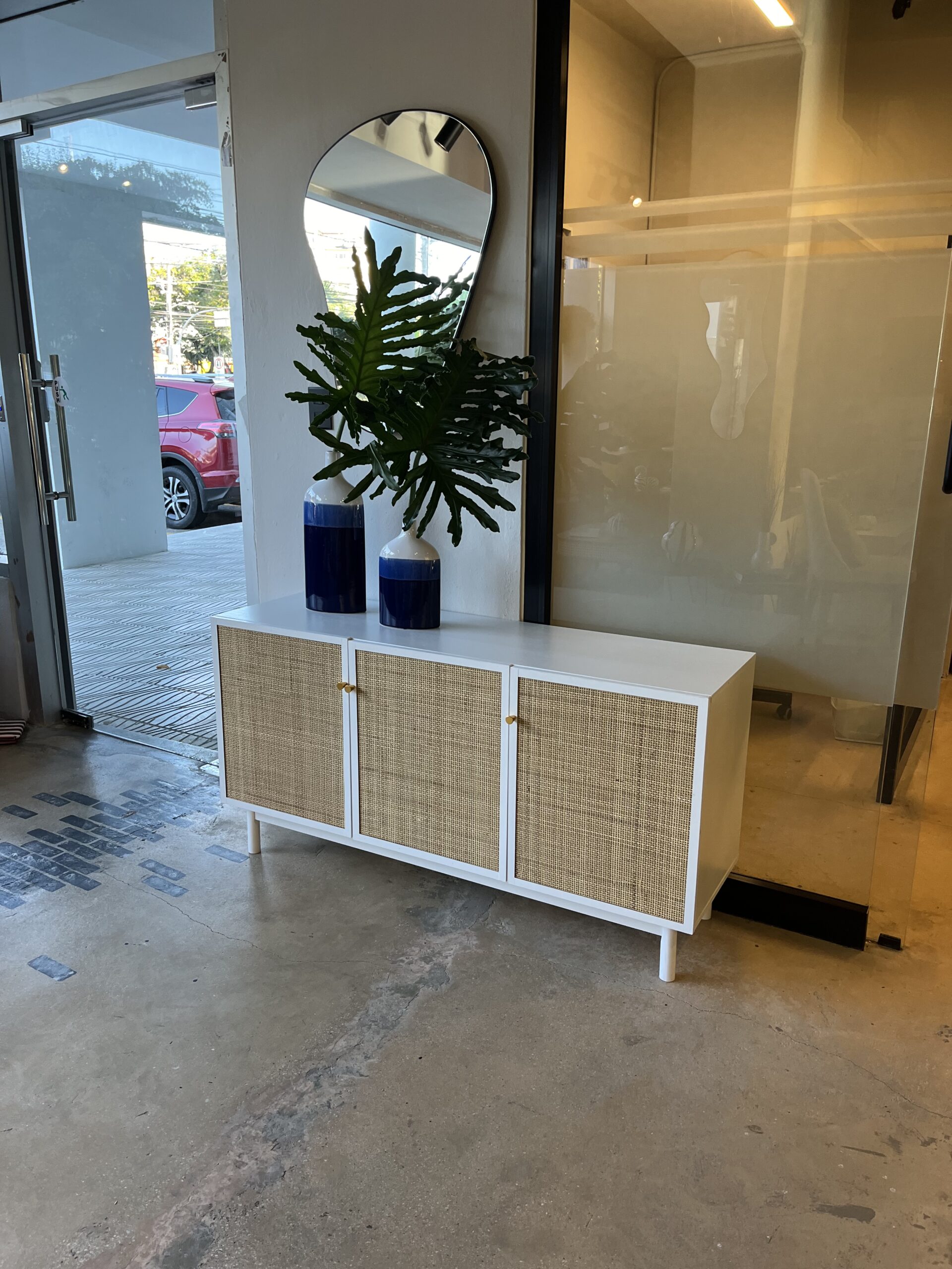 BUFFET CON PUERTAS EN RATAN BLANCA - Imagen 5