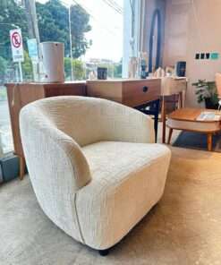 Alternative view of BUTACA MOBY CREMA